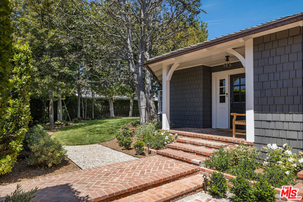 934 Amalfi Drive