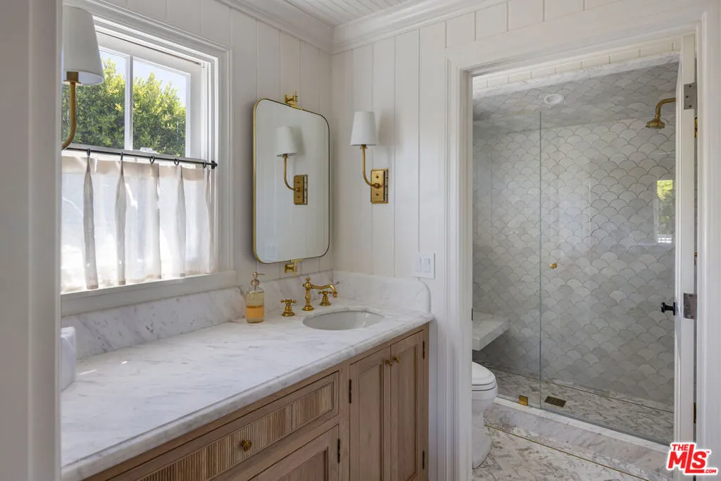 Pacific Palisades, California 90272, United States, 6 Bedrooms Bedrooms, ,6 BathroomsBathrooms,Residential,Active,186905