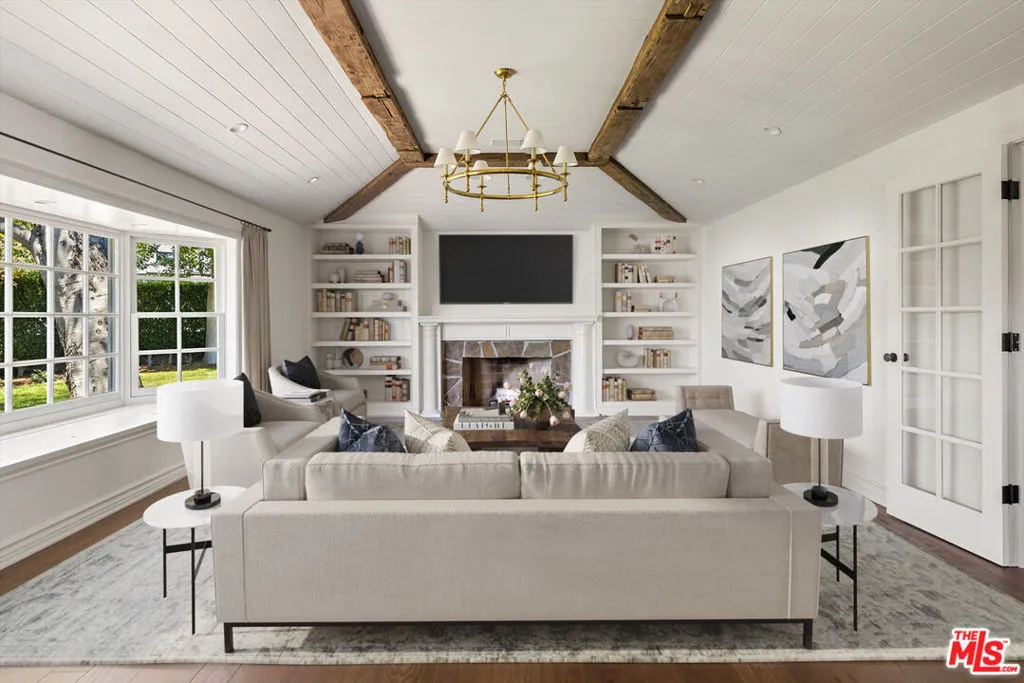 Pacific Palisades, California 90272, United States, 6 Bedrooms Bedrooms, ,6 BathroomsBathrooms,Residential,Active,186905