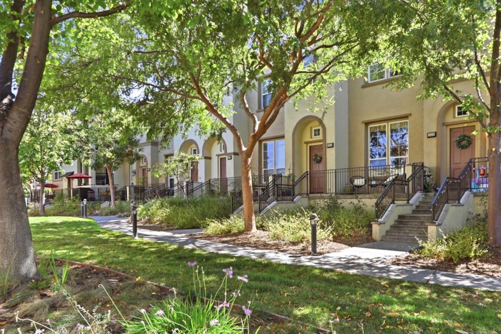 2218 Santoro Lane