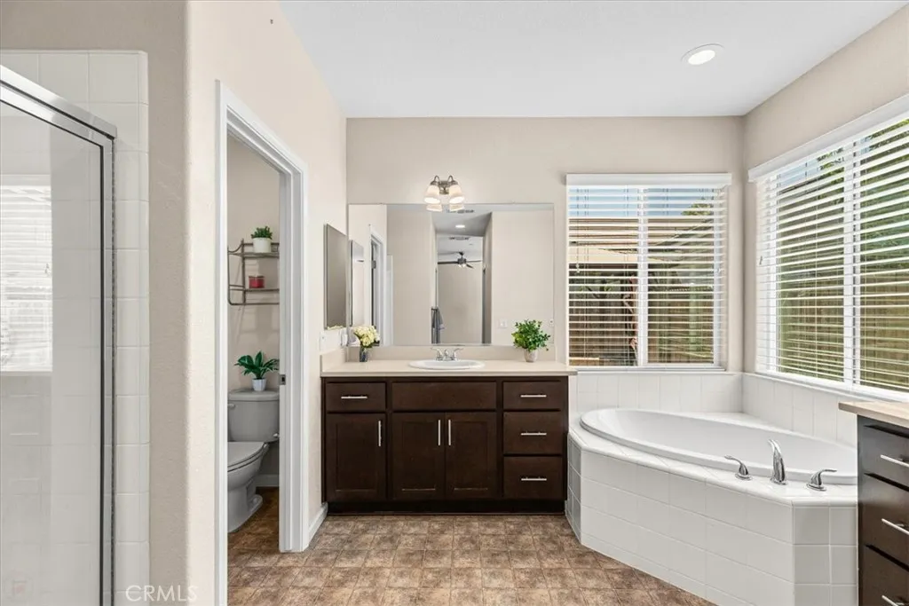 Atwater, California 95301, United States, 4 Bedrooms Bedrooms, ,4 BathroomsBathrooms,Residential,Pending,190568