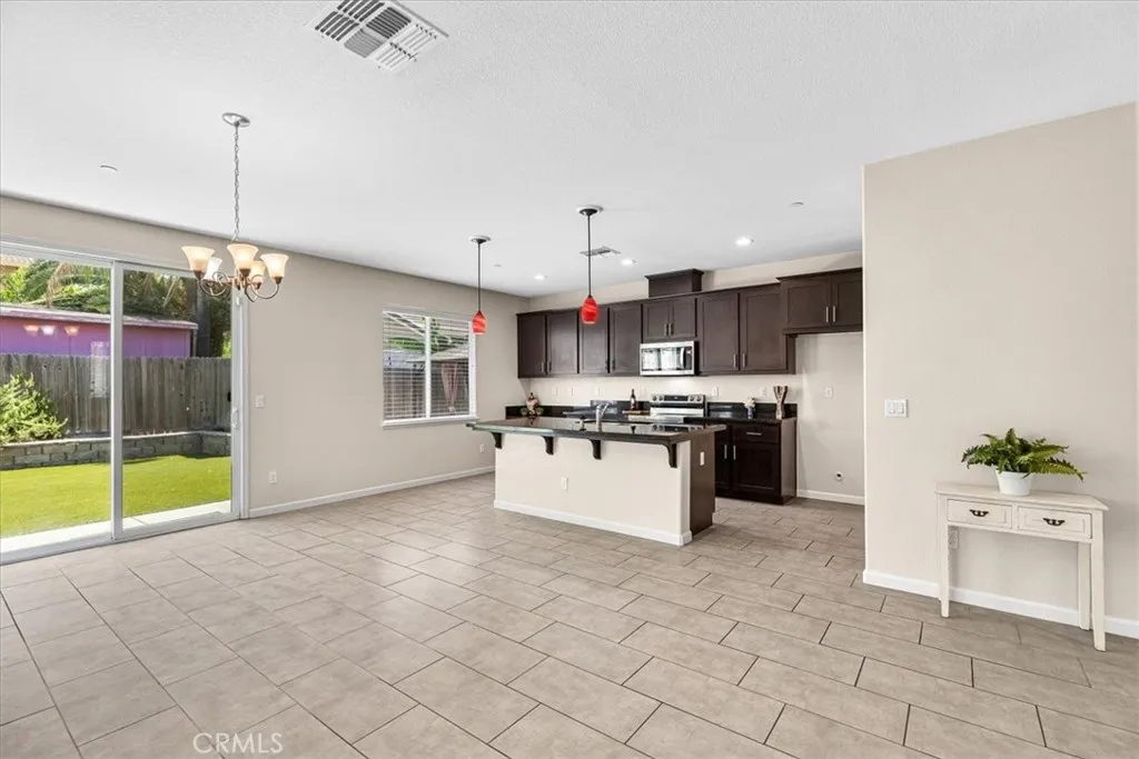 Atwater, California 95301, United States, 4 Bedrooms Bedrooms, ,4 BathroomsBathrooms,Residential,Pending,190568