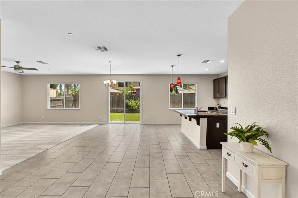 Atwater, California 95301, United States, 4 Bedrooms Bedrooms, ,4 BathroomsBathrooms,Residential,Pending,190568