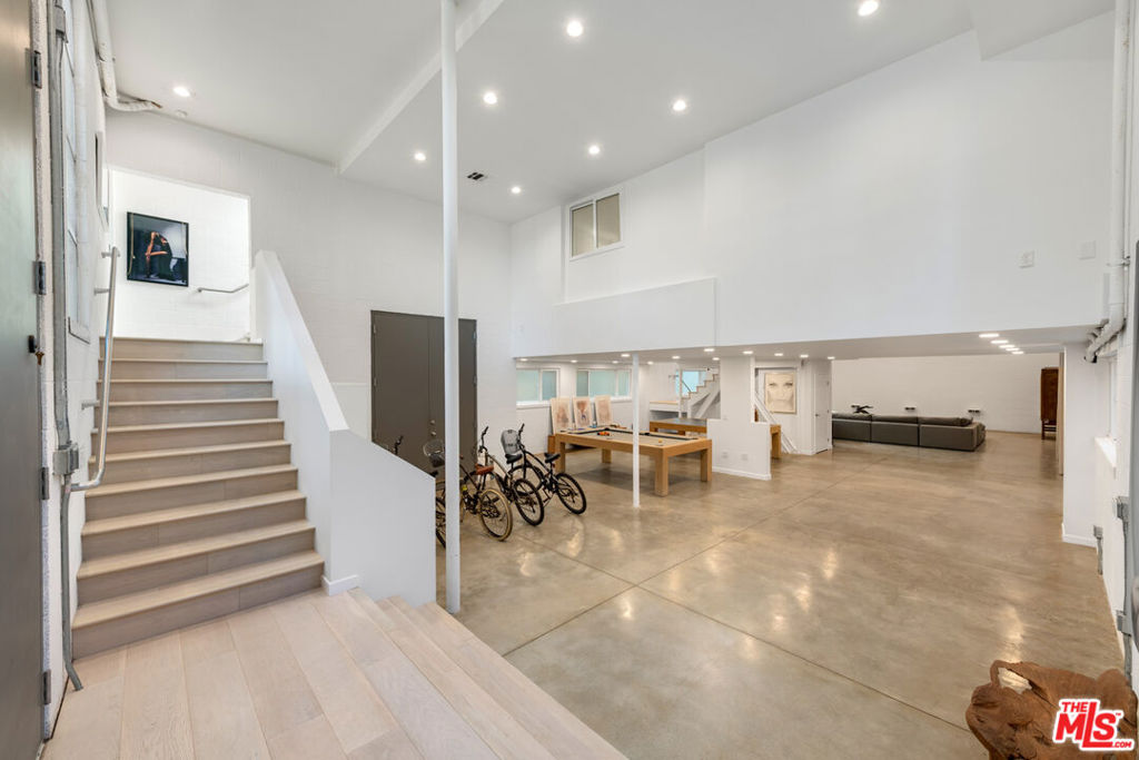 633 Santa Clara Avenue
