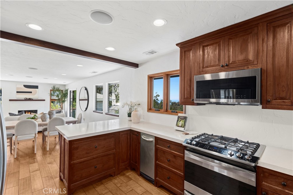 991 Meadowlark Drive, Laguna Beach CA 92651 - Photo 13