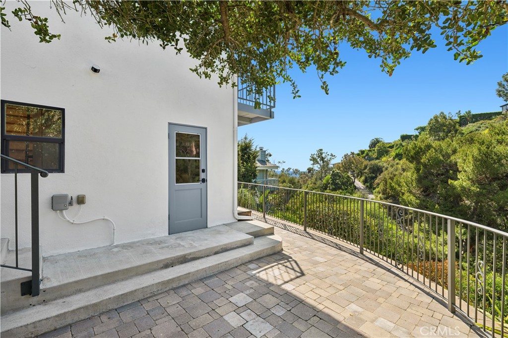 991 Meadowlark Drive, Laguna Beach CA 92651 - Photo 17