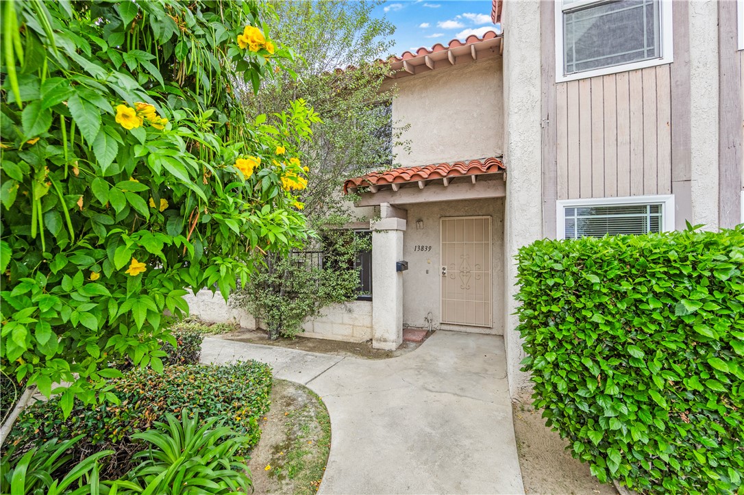 Welcome Home! Charming 2-Bed, 1.5-Bath Townhome in Prime Garden Grove Location
Discover this delightful two-story townhome, ideally located near the vibrant Little Saigon business district. This beautifully maintained 2-bedroom, 1.5-bath home offers comfort, convenience, and style—perfect for first-time buyers, downsizers, or savvy investors.
Step inside to a bright and functional layout featuring a cozy living area and a designated dining space just off the kitchen—ideal for relaxing evenings or hosting guests. The remodeled kitchen shines with upgraded cabinets, elegant quartz countertops, and sleek stainless steel appliances.
Additional upgrades include newer laminate flooring, fresh interior paint, and brand-new carpeting in the bedrooms. Upstairs, you’ll find two generously sized bedrooms and a full bathroom that offers both privacy and comfort.
Enjoy the ease of in-home laundry, a detached 1-car garage, and a low-maintenance lifestyle. Located close to top-rated schools, shopping, dining, freeways, and cultural hubs, this townhome blends suburban tranquility with urban accessibility.
Don’t miss this opportunity to make this move-in-ready Garden Grove gem your new home!