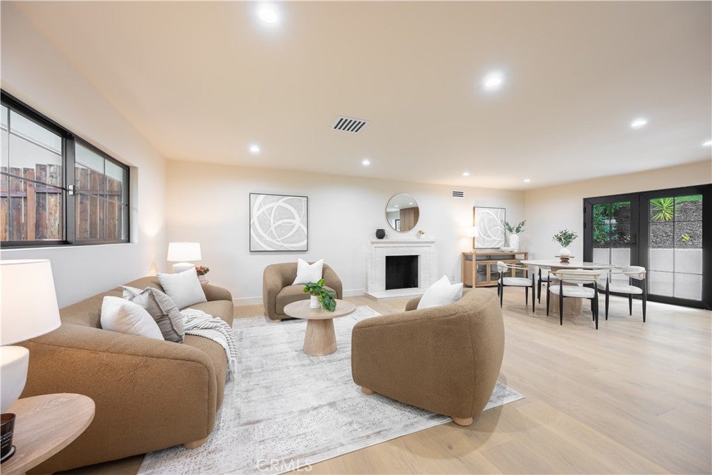 21801 Providencia