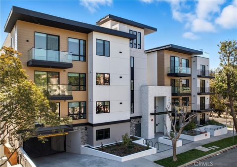 Photo of 12078 Guerin Street #104, Studio City, CA 91604 (MLS # SR25269485)