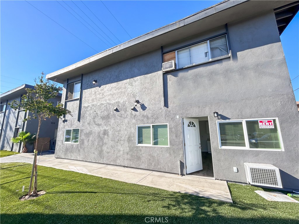 4215 Santa Ana St, Huntington Park, CA
3 Bedrooms | 1 Bathroom | Brand-New Construction
This brand-new home is ready for its first occupants and offers a modern, efficient layout. Featuring three bedrooms and one full bathroom, this property is perfect for families or those needing extra space. Built with quality materials and contemporary finishes, it provides comfort and style in a sought-after Huntington Park location.
Residents will appreciate the convenience of the shared community laundry area and easy access to nearby schools, parks, shopping, and major freeways. Move in worry-free—no repairs or updates needed.
For additional information or to schedule a private showing, contact Alber Moya at 747-305-4628.