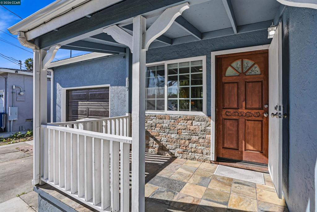 219 W Leland Rd