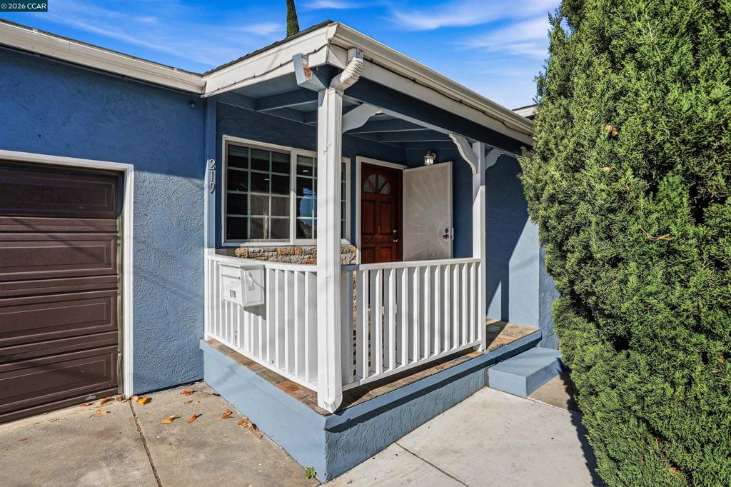 219 W Leland Rd