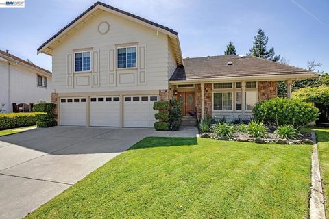 Photo of 3340 Tree Swallow Pl Pl, Fremont, CA 94555 (MLS # 41131362)
