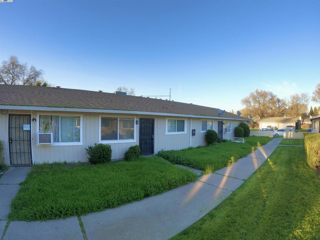 This Triplex boast 3 units, each with 2 beds & 1 full bath and approximately 864 sqft of living space per unit! Spacious lot of 9320 sqft. This property is in a conveniently located close to Hammer Lane Shopping, public transportation and quick hwy 99/I-5 access. Excellent opportunity to generate passive income.Please do not disturb current tenants. DON'T PASS THE CHANCE TO CALL THIS PLACE YOUR INVESTMENT.