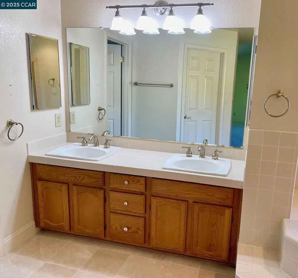 San Ramon, California 94582, United States, 4 Bedrooms Bedrooms, ,3 BathroomsBathrooms,Residential,Active,175435