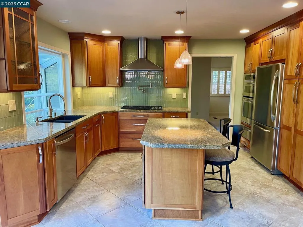 San Ramon, California 94582, United States, 4 Bedrooms Bedrooms, ,3 BathroomsBathrooms,Residential,Active,175435