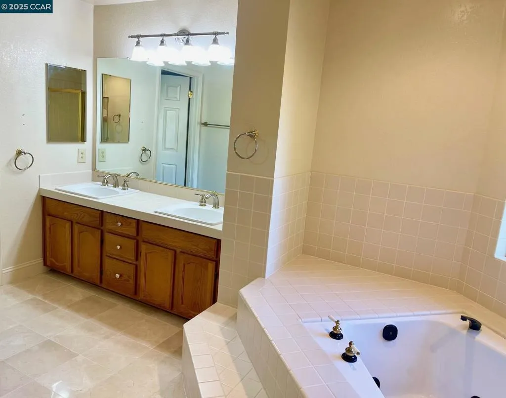 San Ramon, California 94582, United States, 4 Bedrooms Bedrooms, ,3 BathroomsBathrooms,Residential,Active,175435