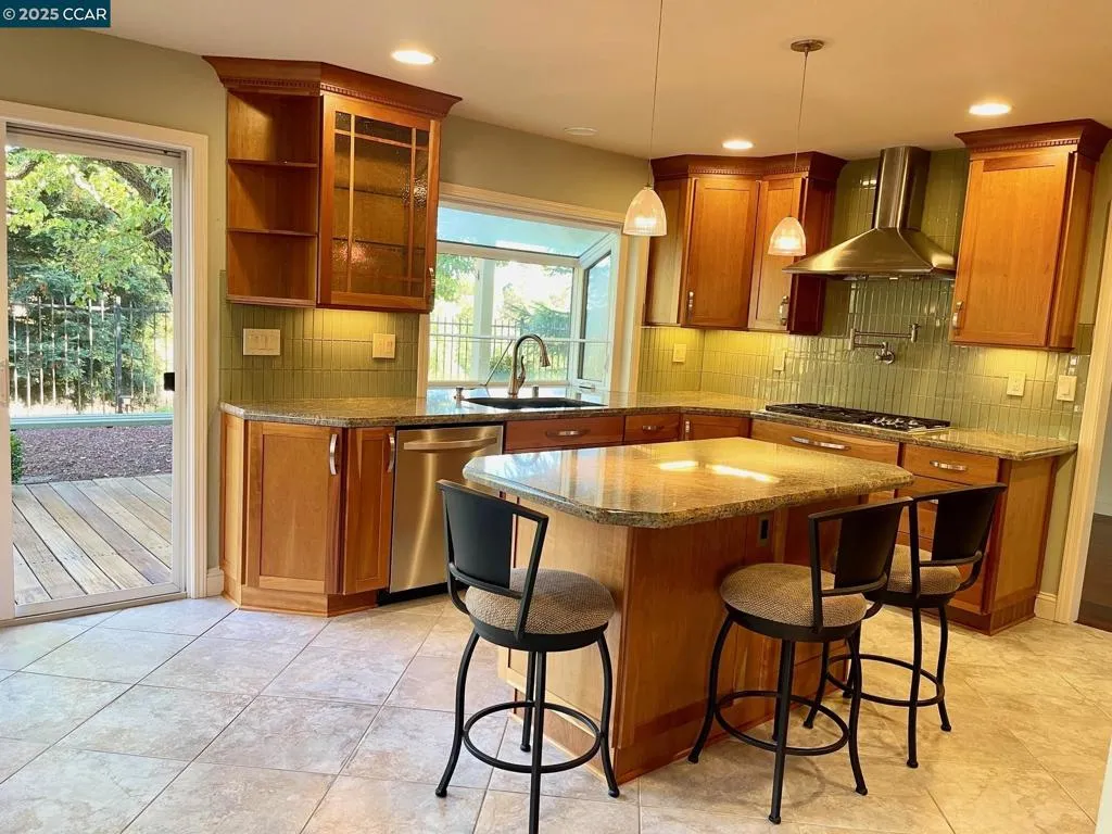 San Ramon, California 94582, United States, 4 Bedrooms Bedrooms, ,3 BathroomsBathrooms,Residential,Active,175435