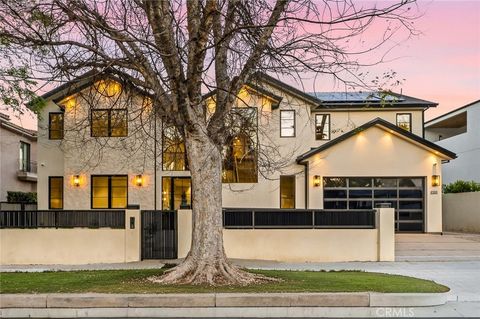 Photo of 4900 Valjean Ave, Encino, CA 91436 (MLS # SR26109289)