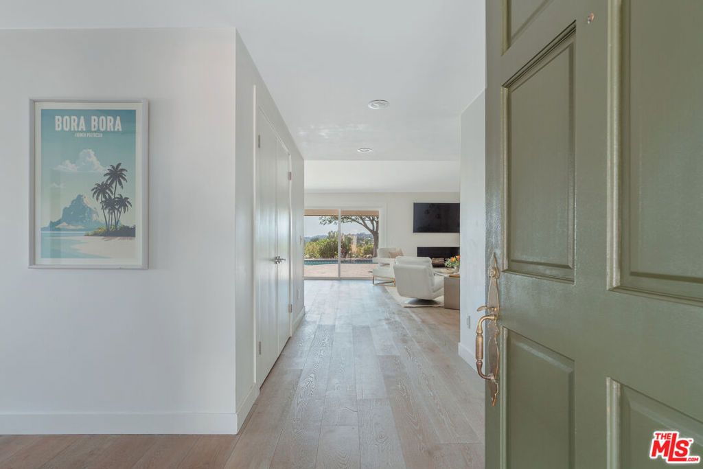 Photo of 5858 Mcdonie Avenue, Woodland Hills, CA 91367 (MLS # 25594137)