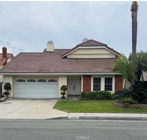 2562 E Lark Ellen Anaheim CA 92806