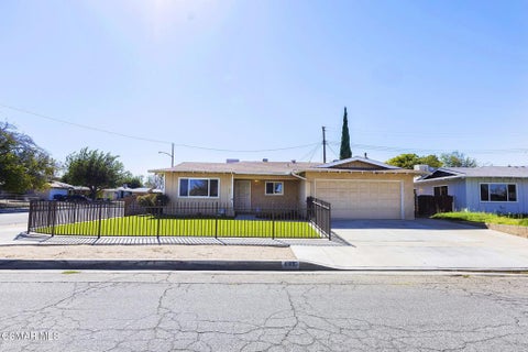 Photo of 646 E Pillsbury Street, Lancaster, CA 93535 (MLS # 226005005)