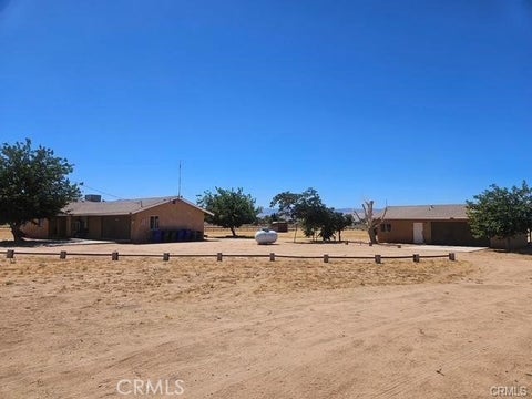 Photo of 16766 Walpi RD, Apple Valley, CA 92307 (MLS # HD26221652)