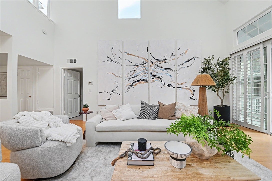 11667 Gorham AVE 304, Los Angeles CA 90049