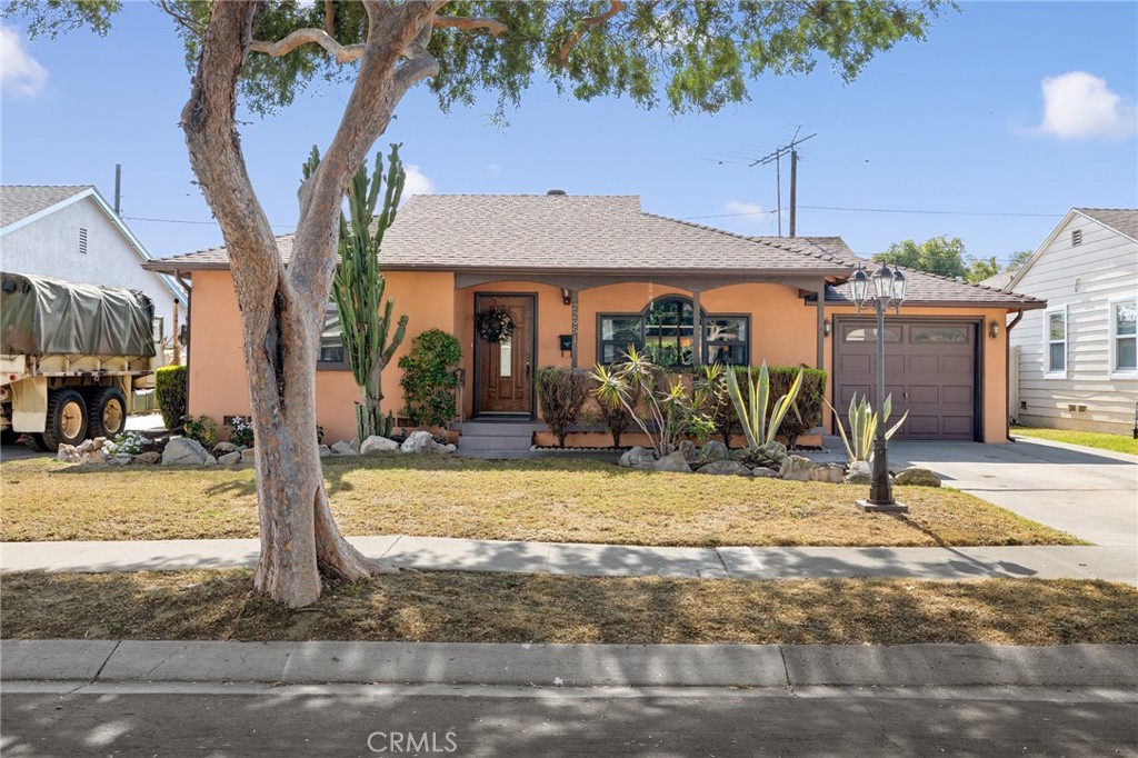Welcome to 22951 Walnut Street in Torrance, your potential new home sweet home! This comfy 3-bedroom, 2-bathroom house offers 1,720 square feet of living space on a sprawling 6,051 square foot lot. Step inside to enjoy the fresh vibe from the newly refinished floors and a splash of fresh paint throughout.
Relax in the spacious living room or whip up something tasty in the kitchen with plenty of space for all your culinary needs. The master suite is your personal retreat, perfect for unwinding, while the other bedrooms are ready for your style and creativity.
The huge backyard is perfect for weekend BBQs, gardening, or just soaking up the sun.
This home is a blend of comfort and style, ready for you to make it your own. Dive into this welcoming Torrance treasure and start creating memories today!
