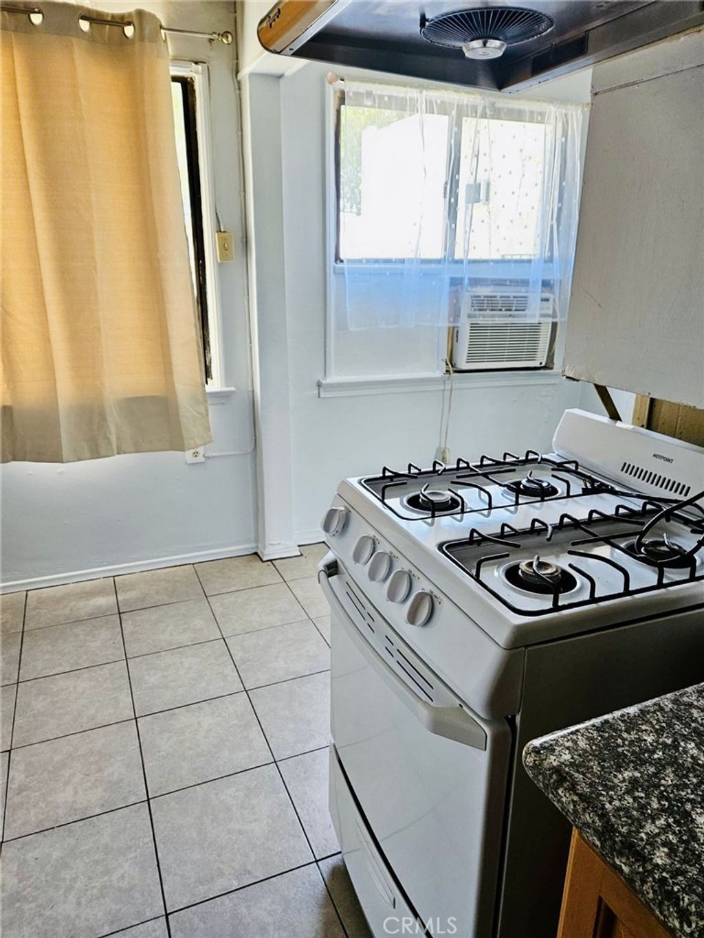 listing image 130728900936877612561