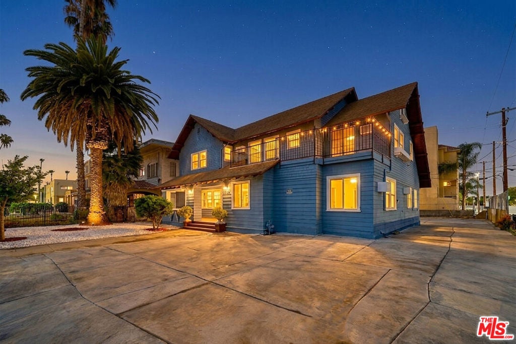 2205 S Hobart Boulevard, Los Angeles CA 90018