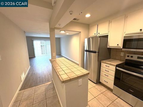 Photo of 46 Meadowbrook Circle, Pittsburg, CA 94565 (MLS # 41121949)