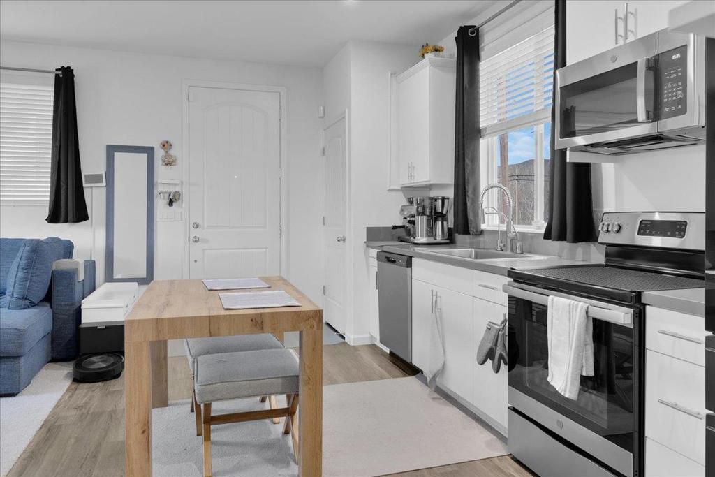 Photo of 836 Vasquez Drive, Soledad, CA 93960 (MLS # ML82033099)