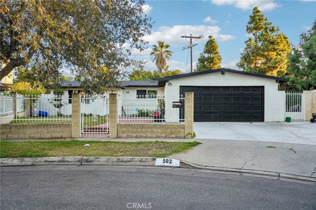 502 E Wilshire Ave