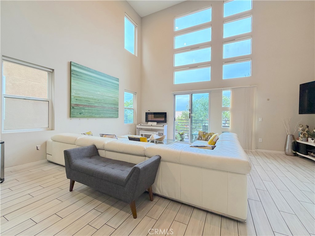 1540 W Artesia Square G