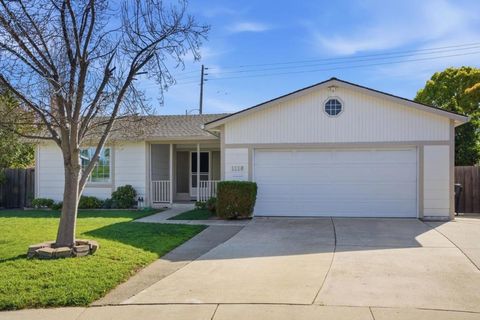 Photo of 1116 Oakbluff Court, San Jose, CA 95131 (MLS # ML82037768)