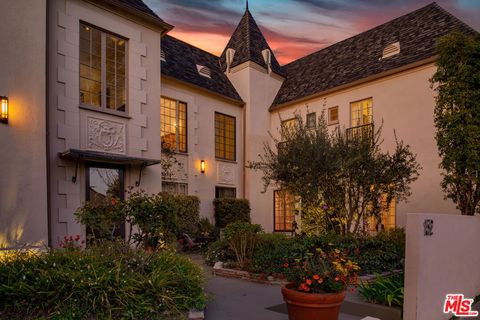 Photo of 152 S Roxbury Drive #4, Beverly Hills, CA 90212 (MLS # 26656859)