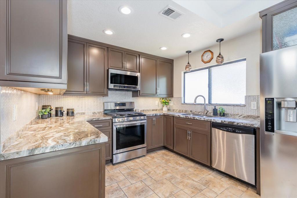 1679 Madrone Glen