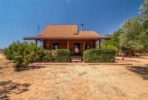 Photo of 1676 Avalon Avenue, Yucca Valley, CA 92284 (MLS # DW25130030) Photo of 1676 Avalon Avenue, Yucca Valley, CA 92284 (MLS # DW25130030)