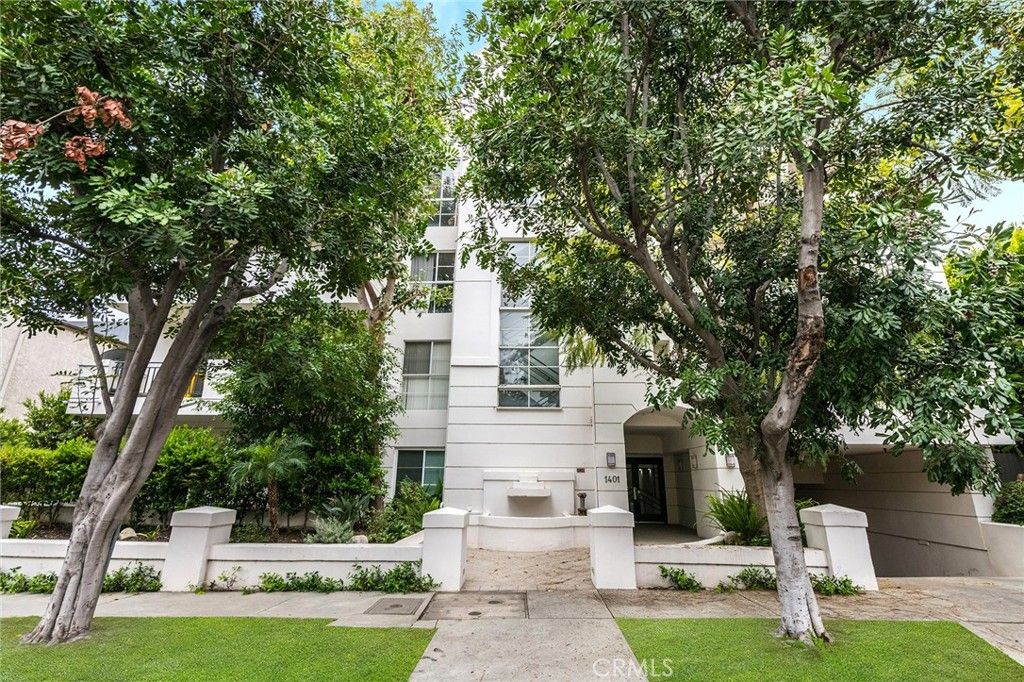 Photo of 1401 S Bentley Avenue #203, Los Angeles, CA 90025 (MLS # BB25236216)