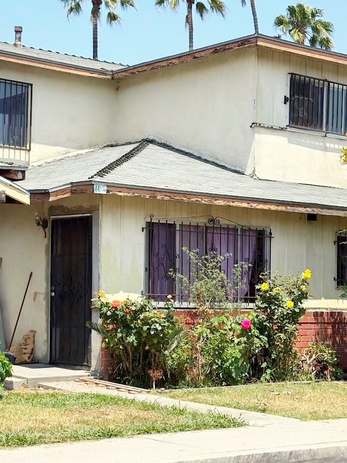Spacious Two-Story Townhouse with Exceptional Potential
Located in the City of Carson, this generously sized two-story townhouse offers the perfect canvas for customization. With a well-proportioned layout and ample natural light, it’s ready for a refresh and waiting for your vision. Whether you’re a savvy investor or a buyer seeking value and opportunity, this property delivers. Featuring good size bedrooms, a functional kitchen layout, attached 2 car garage, it presents a rare chance to create your ideal home at an unbeatable price. A true diamond in the rough—don’t miss out on this exceptional buy!