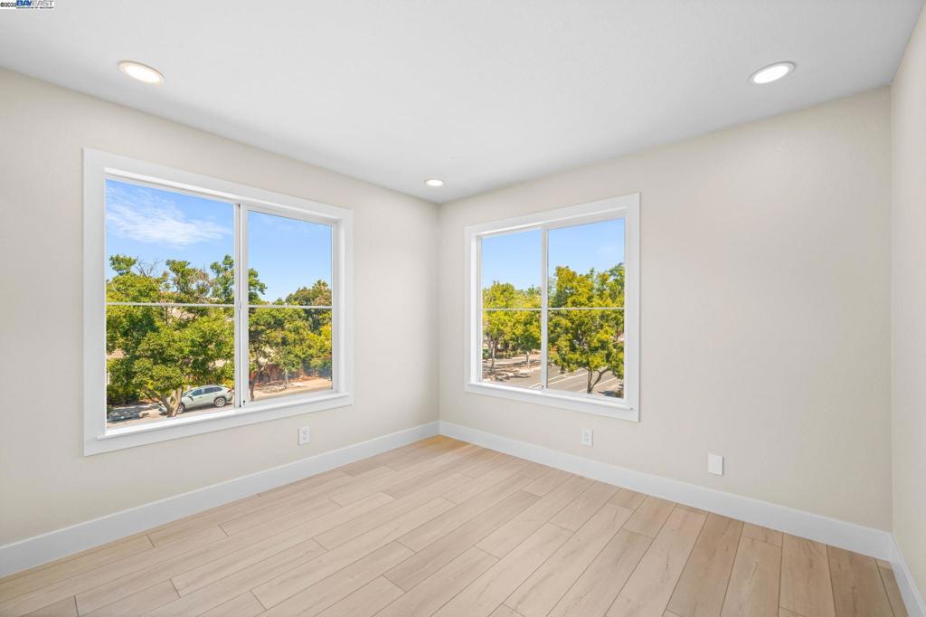 BROOKSIDE - Residential