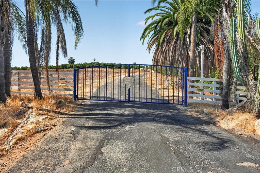 2864 Live Oak Park