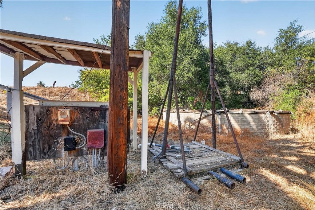 2864 Live Oak Park