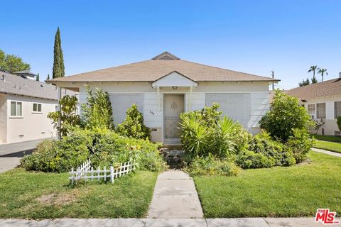 Photo of 242 N Cordova Street, Burbank, CA 91505 (MLS # 26668651)