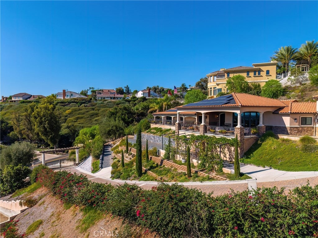 18352 Cerro Villa