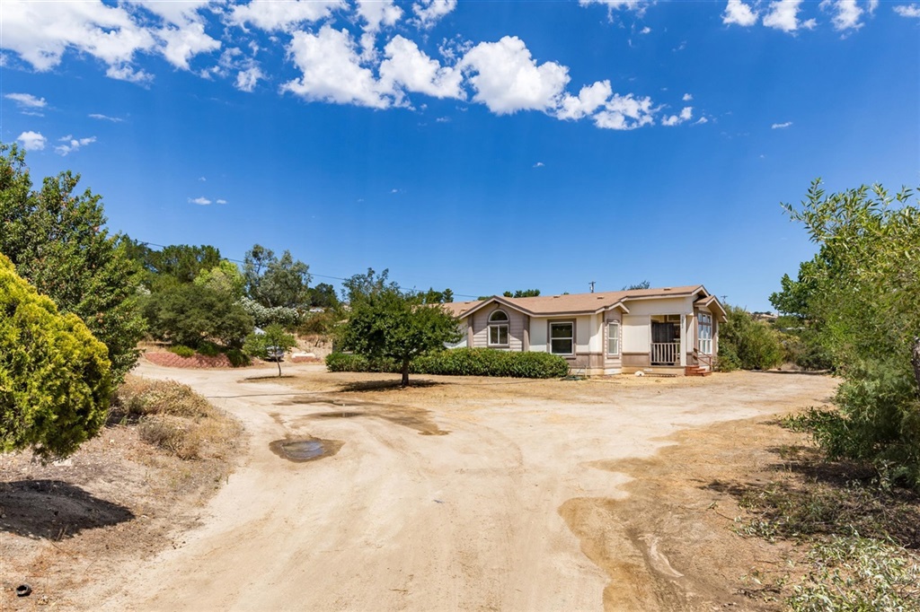 Come View This Lovely 3 Bedroom 2 Bathroom Home With 3 Acres Of Usable Land! This Property Has Large Open Space That Can Have Multiple Uses. This Home Is Right Off Old Hwy 80, All Appliances Will Convey, A Huge Open Floor Plan, As Well As Spacious Bedrooms & Bathrooms. Overall The Home Is In Excellent Condition. Other Fees: 0 Sewer: Septic Installed Topography: ,LL Guest House Est. SQFT: 0