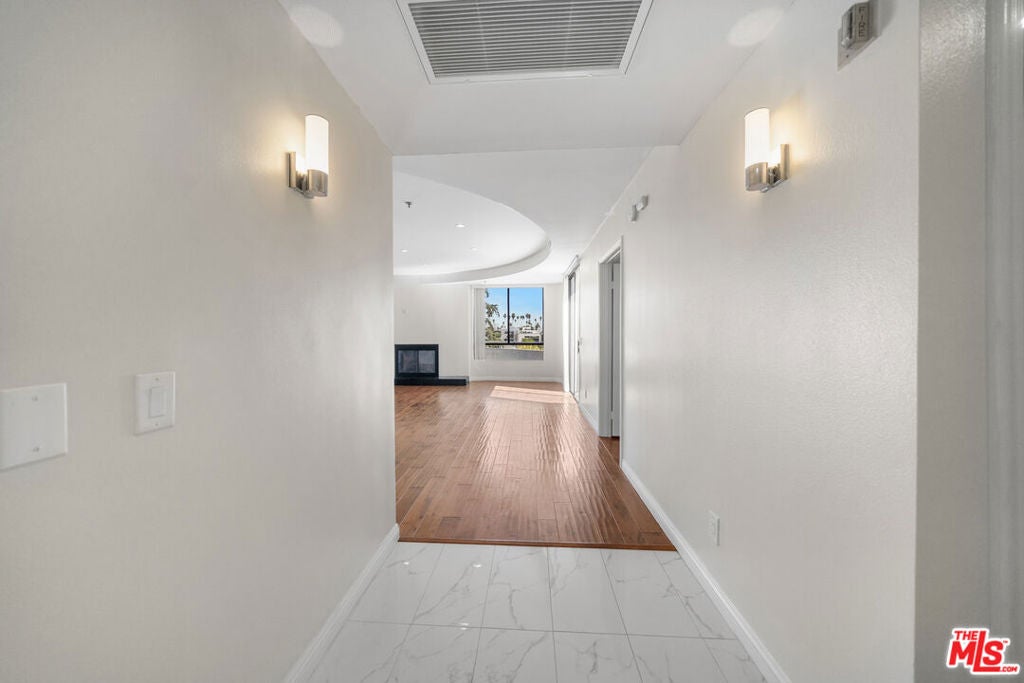 326 Westminster Avenue 404