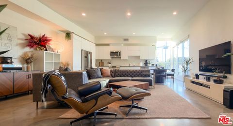 Photo of 2496 S CENTINELA Avenue #1, Los Angeles, CA 90064 (MLS # 26652967)