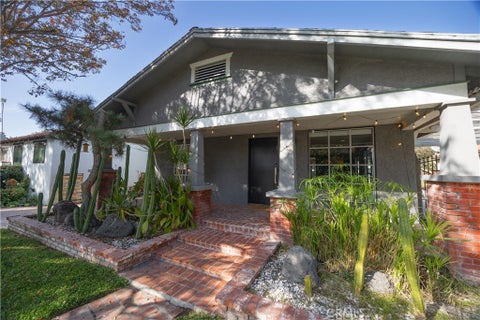 Photo of 11049 Blix Street, Toluca Lake, CA 91602 (MLS # SR26204919)